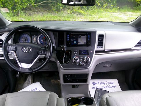 Used 2015 Toyota Sienna XLE Premium image 31
