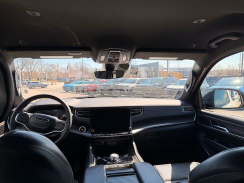 Used 2024 Jeep Wagoneer L Series II w/ Flexible Seating Group image 26