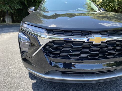 Used 2026 Chevrolet Trax LT FWD image 14