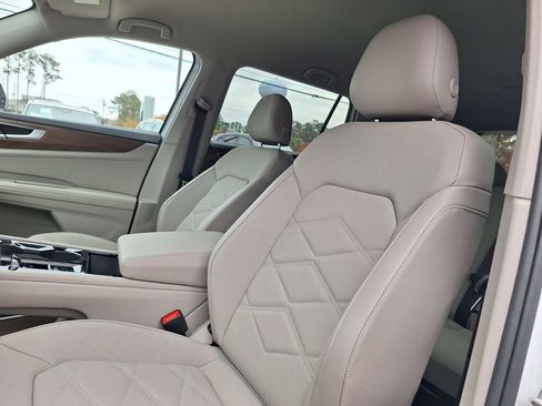 New 2025 Volkswagen Atlas SE image 10