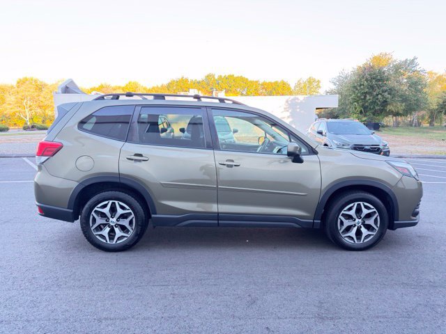 Used 2022 Subaru Forester Premium AWD/4WD image 3