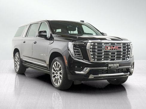 Used 2025 GMC Yukon XL Denali w/ Sun & Power Step Package AWD/4WD image 7