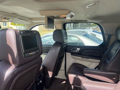 Used 2014 Cadillac Escalade Platinum AWD/4WD image 11