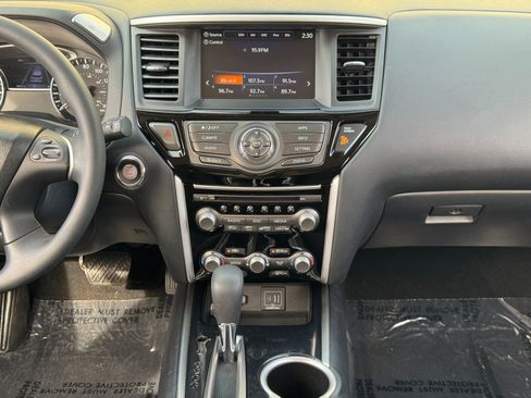Used 2020 Nissan Pathfinder S FWD image 22
