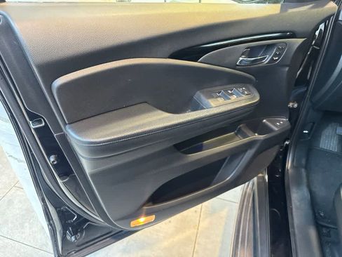 Used 2017 Honda Pilot Touring image 7