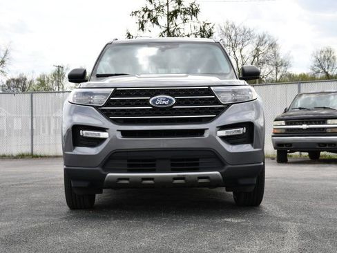 Used 2022 Ford Explorer XLT w/ Equipment Group 202A image 2