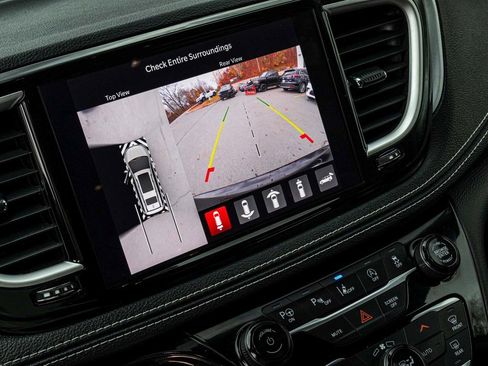 Used 2023 Chrysler Pacifica Touring-L w/ S Appearance Package image 18