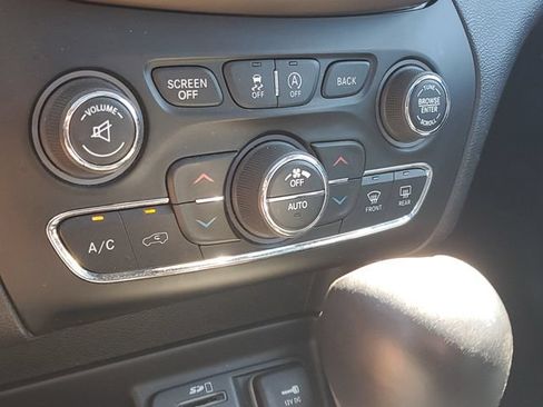 Used 2017 Jeep Cherokee High Altitude w/ Luxury Group AWD/4WD image 5