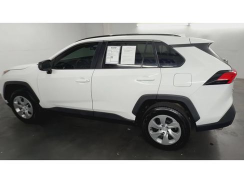 Used 2020 Toyota RAV4 LE FWD image 6