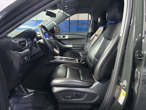 Used 2024 Ford Explorer XLT w/ Equipment Group 202A AWD/4WD image 25