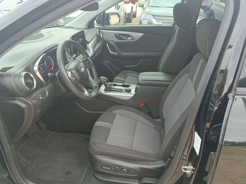 Used 2025 Chevrolet Blazer LT FWD image 4