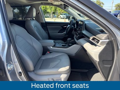 Used 2021 Toyota Highlander XLE FWD image 28