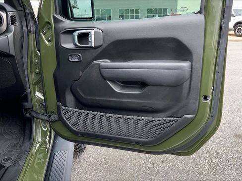 Used 2023 Jeep Gladiator Sport image 21