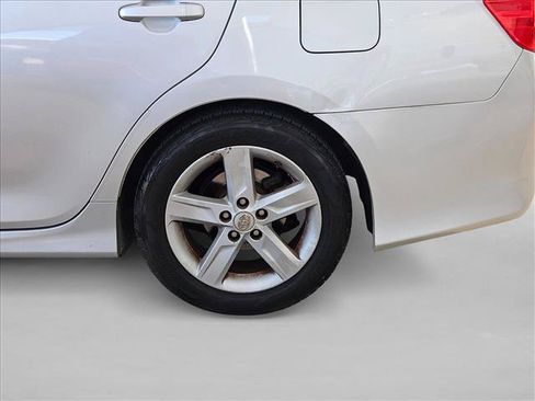 Used 2014 Toyota Camry SE FWD image 17