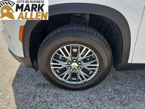 Used 2024 Chevrolet Traverse LT FWD image 33