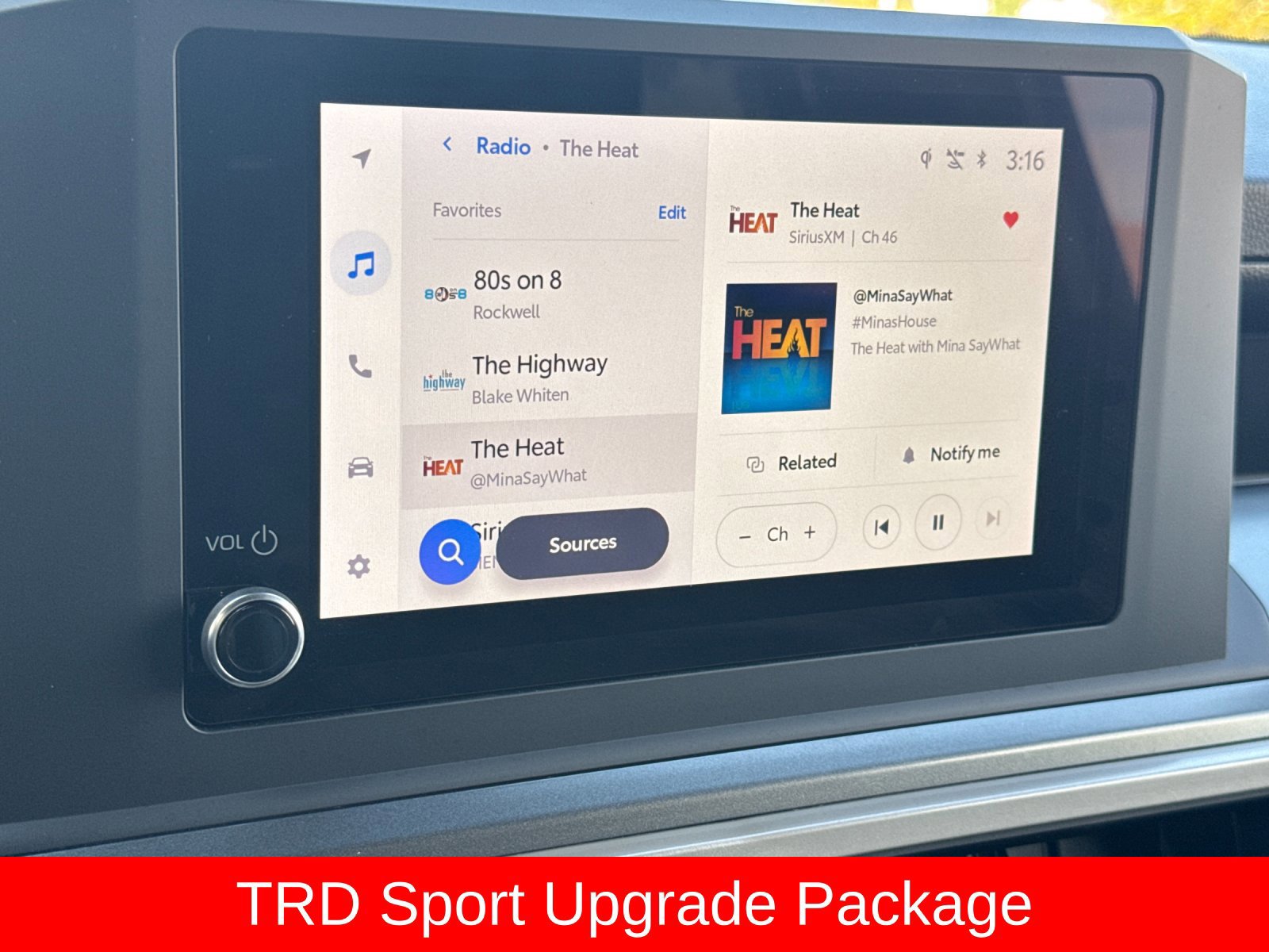 Used 2025 Toyota Tacoma TRD Sport w/ TRD Sport Upgrade Package AWD/4WD image 17