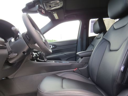 New 2025 Jeep Compass Limited w/ Sun & Sound Group image 17