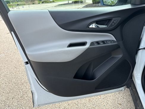 Used 2020 Chevrolet Equinox LS FWD image 6