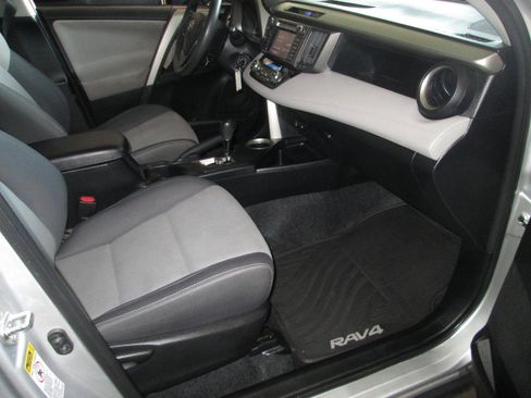 Used 2014 Toyota RAV4 XLE AWD/4WD image 17