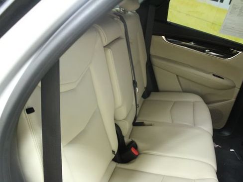 Used 2018 Cadillac XT5 AWD image 8