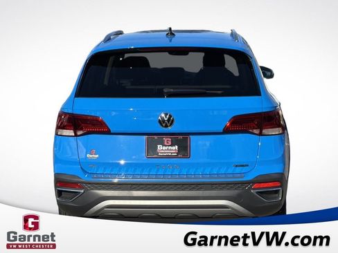 Certified 2023 Volkswagen Taos SE image 4