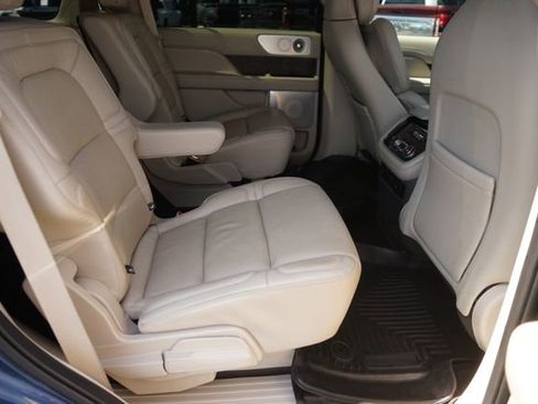 Used 2019 Lincoln Navigator Reserve AWD/4WD image 18
