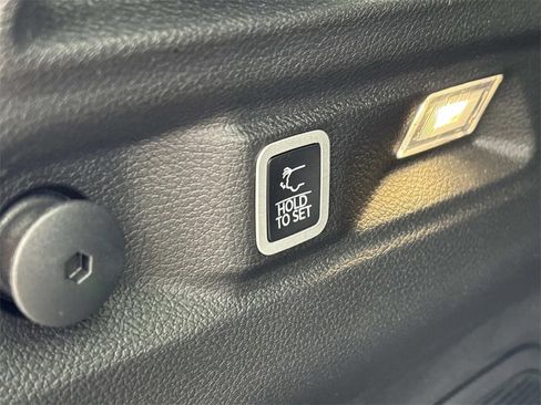 New 2025 Jeep Grand Cherokee L Limited w/ Black Appearance Package image 17