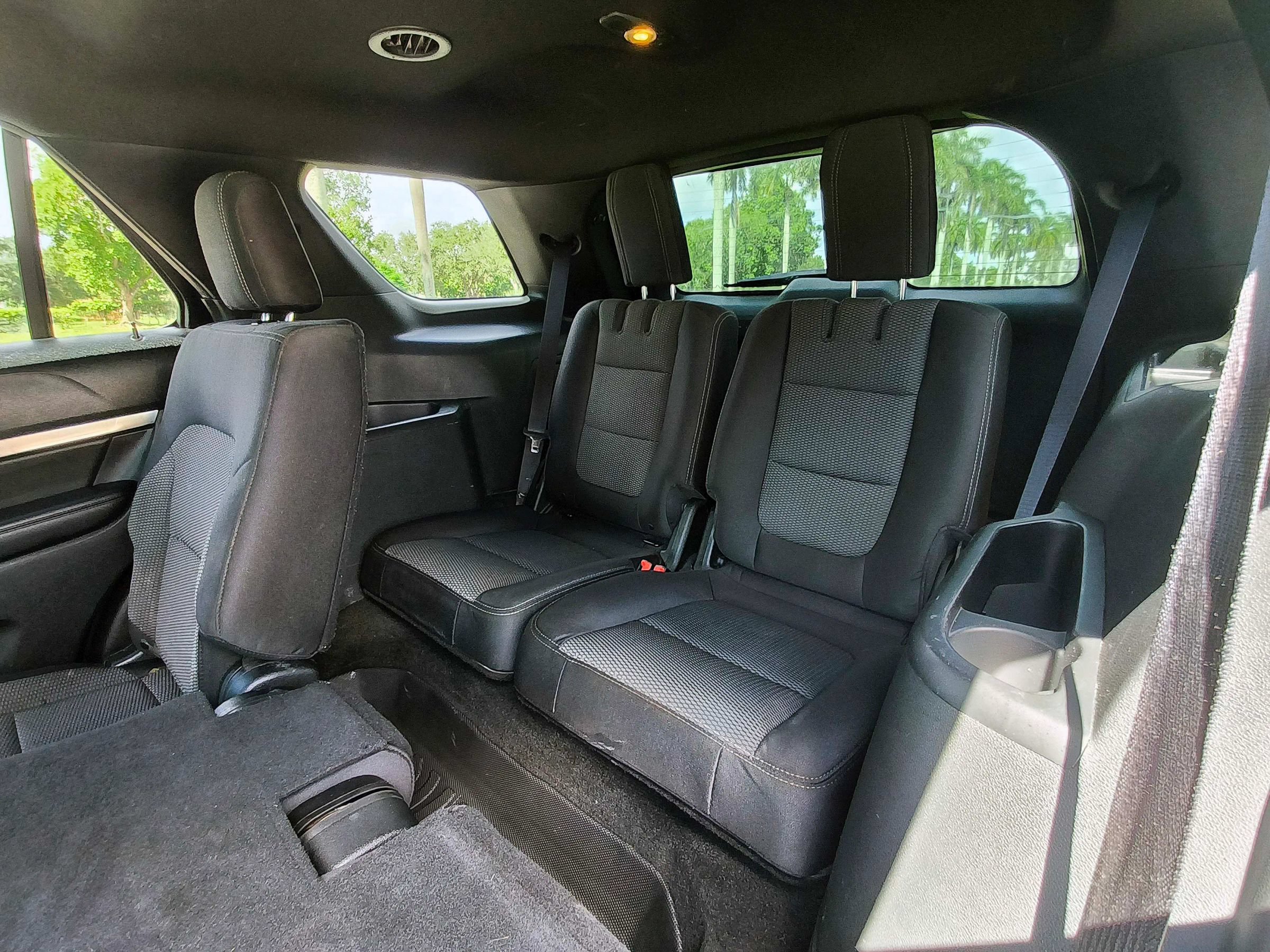 Used 2018 Ford Explorer XLT w/ Equipment Group 201A FWD image 13