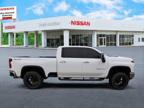 Used 2025 Chevrolet Silverado 2500 LTZ w/ LTZ Convenience Package AWD/4WD image 5