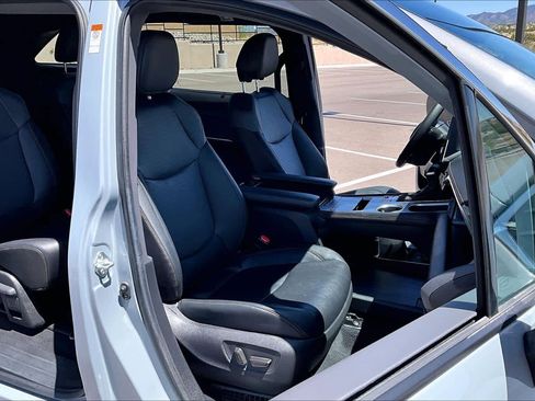 Used 2024 Toyota Sienna XLE Woodland Edition image 9