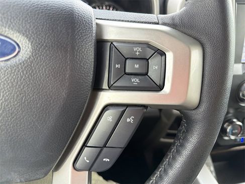 Used 2020 Ford F150 Lariat w/ Trailer Tow Package image 29