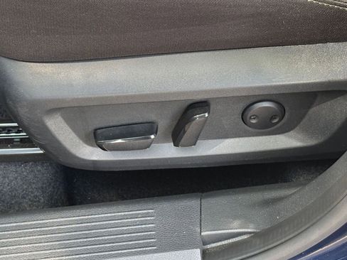 Used 2025 Nissan Rogue SV FWD image 22
