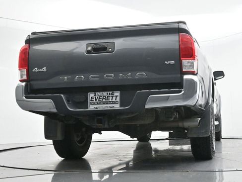 Used 2017 Toyota Tacoma SR5 w/ Tow Package AWD/4WD image 45