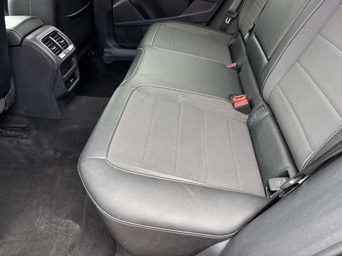 Used 2022 Volkswagen Taos SE w/ Panoramic Sunroof Package FWD image 14