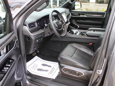 Used 2022 Jeep Wagoneer Series II AWD/4WD image 14