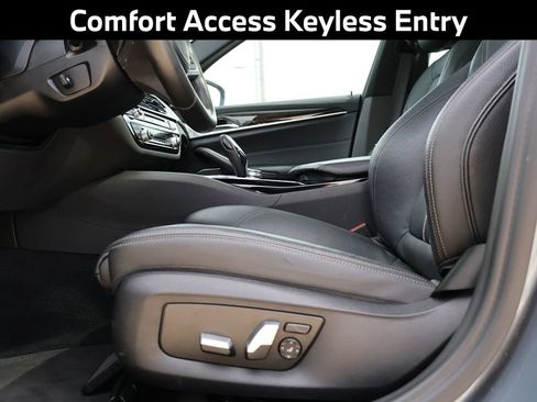 Used 2018 BMW 540i xDrive AWD/4WD image 9