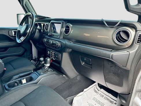 Used 2019 Jeep Wrangler Unlimited Sahara AWD/4WD image 33