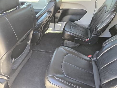 Used 2024 Chrysler Pacifica Touring-L FWD image 29