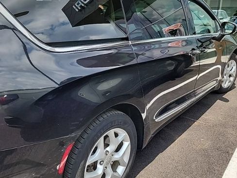 Used 2020 Chrysler Pacifica Limited FWD image 9