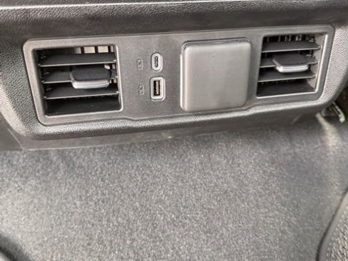 Used 2025 GMC Sierra 1500 Elevation image 17