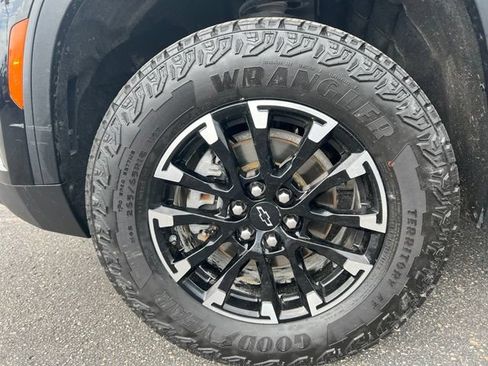 Used 2024 Chevrolet Traverse Z71 AWD/4WD image 21