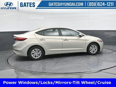 Used 2017 Hyundai Elantra SE w/ Cargo Package image 3