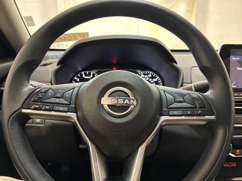 Used 2024 Nissan Altima 2.5 SV FWD image 14