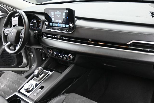 Used 2024 Mitsubishi Outlander SE FWD image 35
