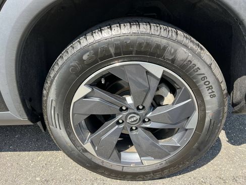 Used 2025 Nissan Rogue SV FWD image 32