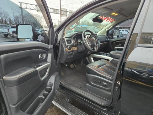 Used 2016 Nissan Titan SL image 5