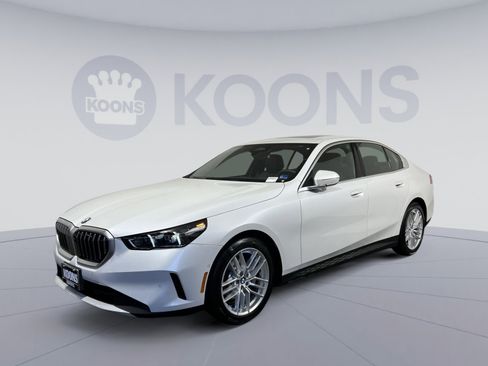 Used 2025 BMW 530i xDrive AWD/4WD image 5