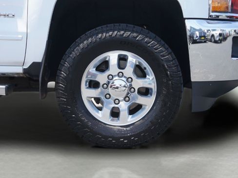 Used 2015 Chevrolet Silverado 2500 LT w/ LT Convenience Package AWD/4WD image 4