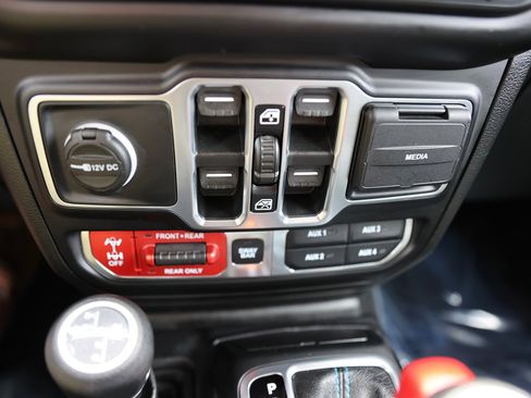 Used 2021 Jeep Wrangler Unlimited Rubicon 4xe w/ Cold Weather Group image 35