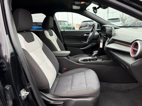 Used 2024 Chevrolet Trax RS image 15
